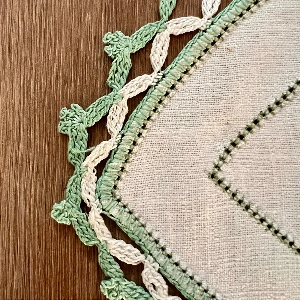 6 PCs Vtg Green Crochet‎ Edged Linen Heart Doilies Table Runners Dresser Scarfs